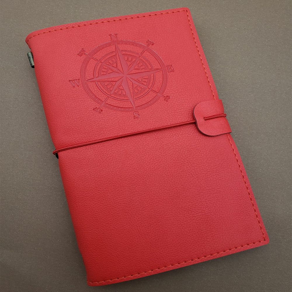 Pusula Tasarımlı Kırmızı Deri Defter