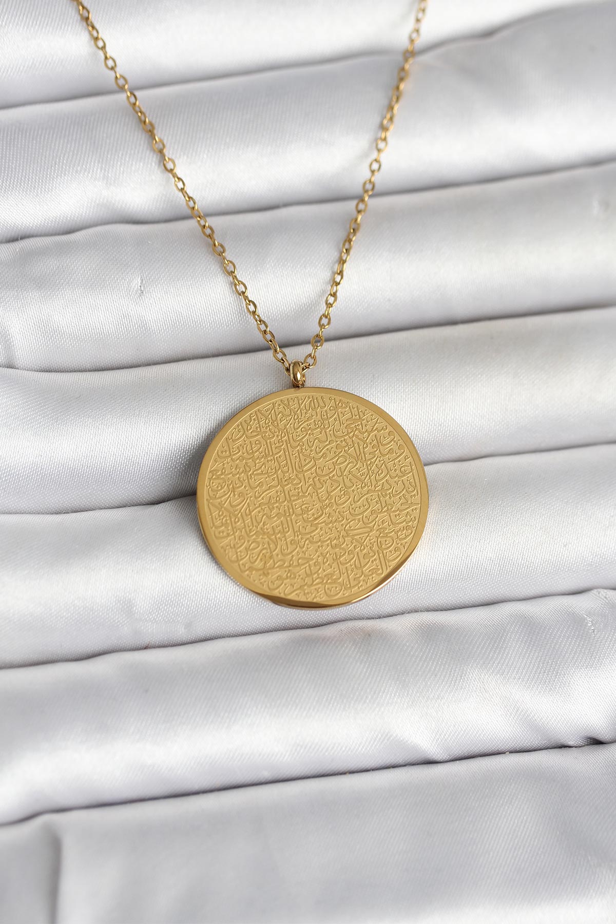 316L Çelik Gold Renk Ayetel Kürsi ve Allah Yazılı Kolye - TJ-BKO11055
