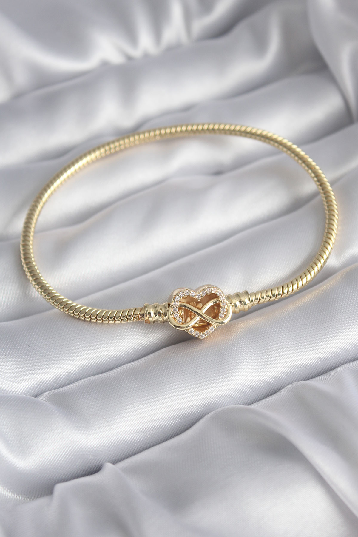 Pirinç Gold Renk Zirkon Taşlı Kalp Sonsuzluk Model Charm Kadın Bileklik - TJ-BB5797